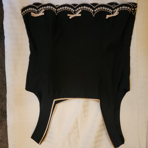Anthropologie black corset top with pink  trim and bow detail - Picture 9 of 10